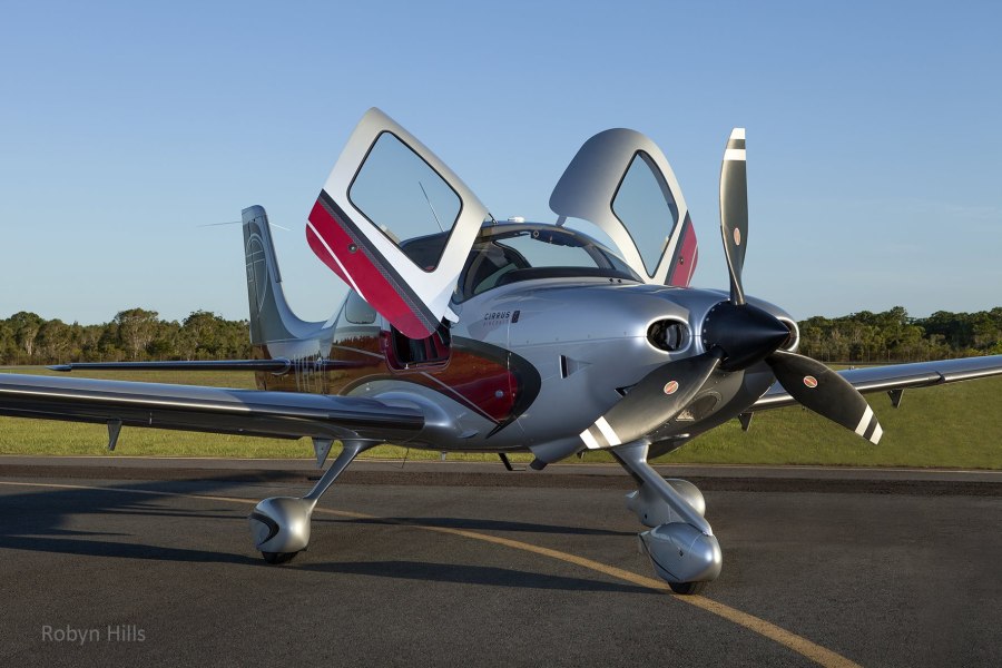 Cirrus sr22 - лёгкий одномоторный самолёт