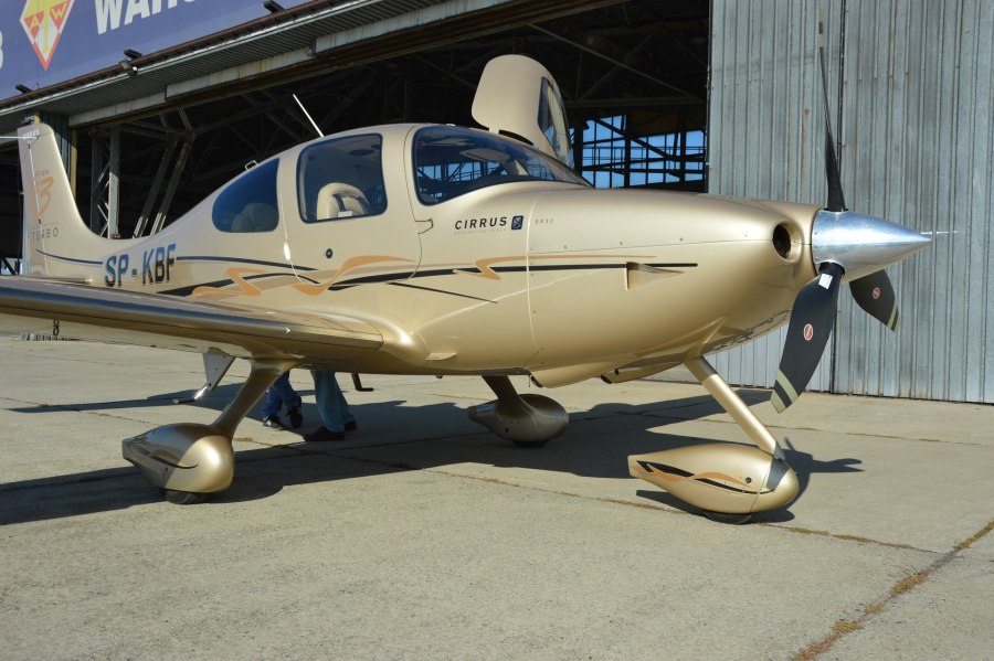 Cirrus aircraft sr22