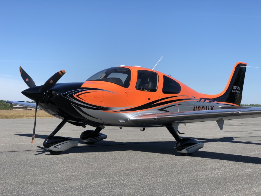 Самолет Cirrus sr22 g5
