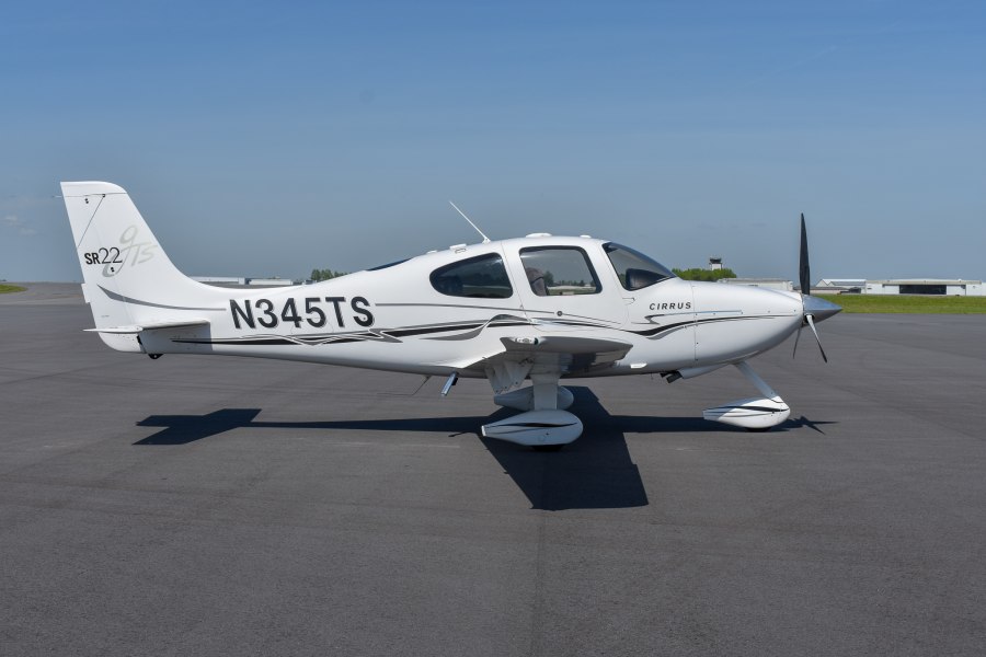 Cirrus aircraft sr22