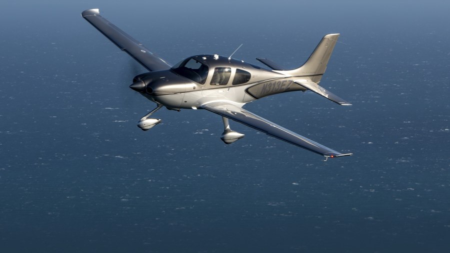 Cirrus aircraft sr22