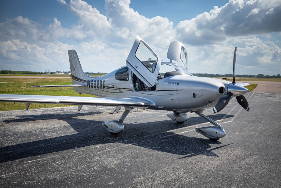 Cirrus sr22 салон