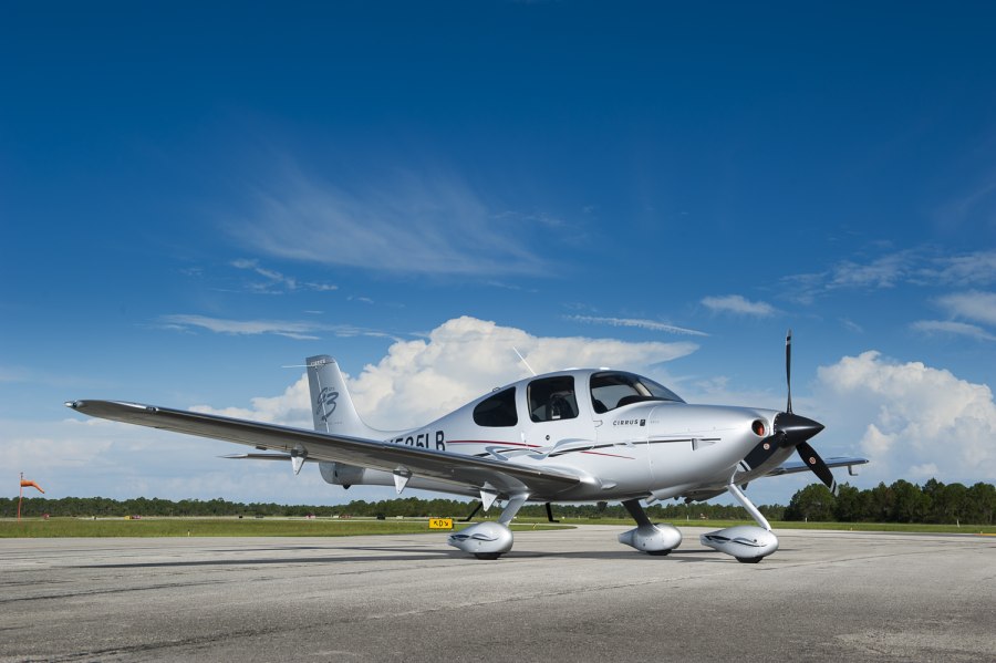 Sr22 самолет n140bv