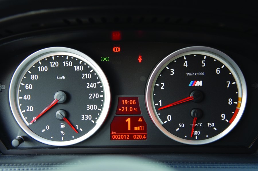 BMW m5 панель приборов
