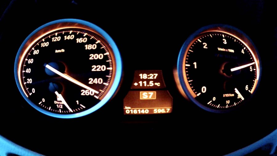 BMW x6 спидометр