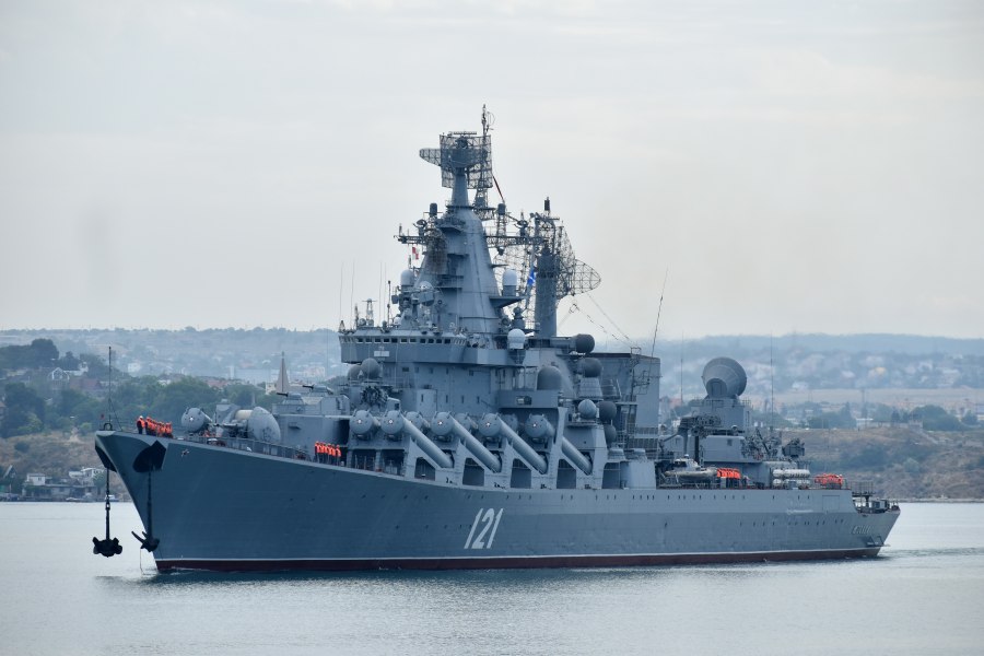 Флагман Черноморского флота ракетный крейсер Москва