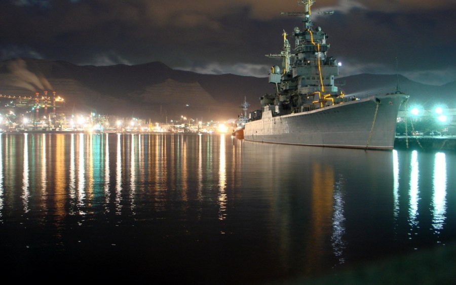 Ночной морской порт Новороссийск