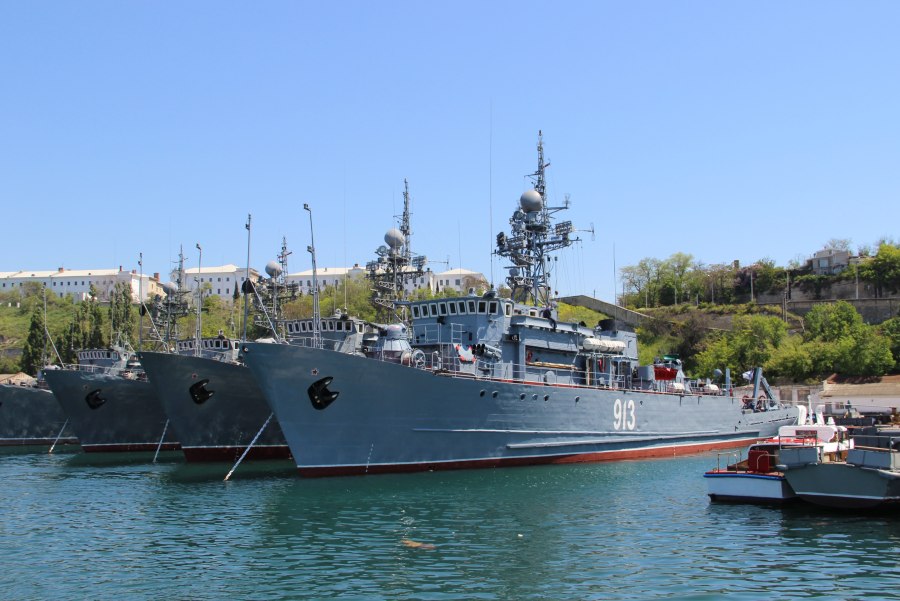 Мистраль авианосец