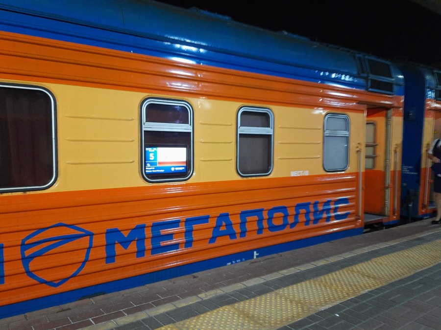 Мегаполис поезд двухэтажный
