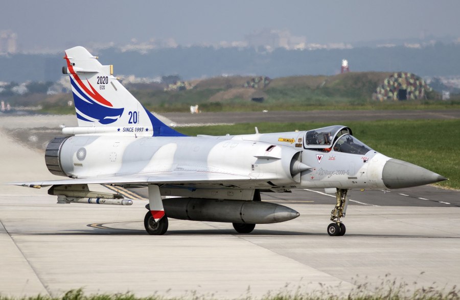 Истребитель Dassault Mirage 2000