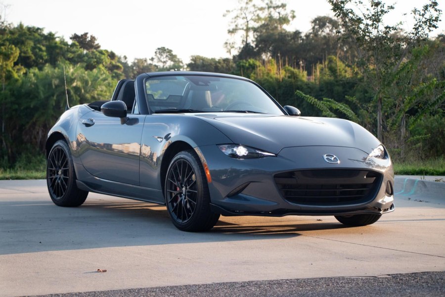 Мазда mx5 Miata с выдвижными фарами