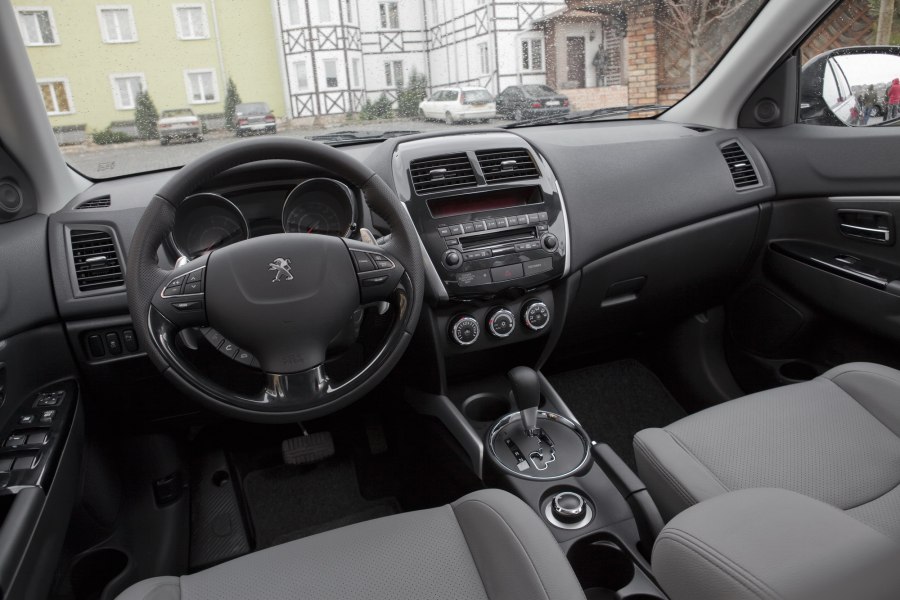 Peugeot 4008 интерьер