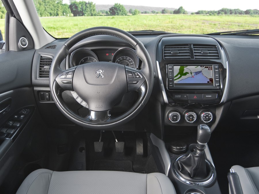 Peugeot 4008 салон