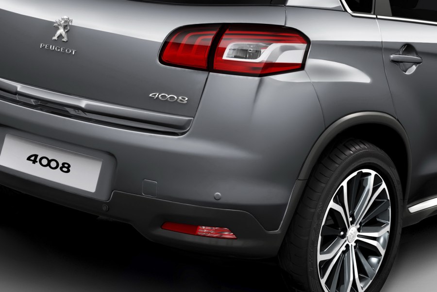 Peugeot 3008 красный салон