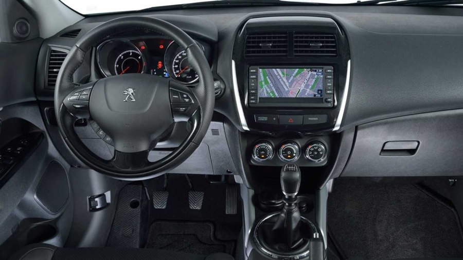 Peugeot 4008 интерьер