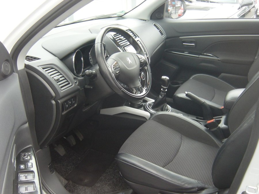 Peugeot 4008 2012 салон