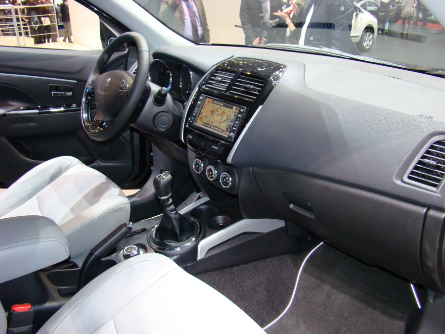 Peugeot 4007 салон