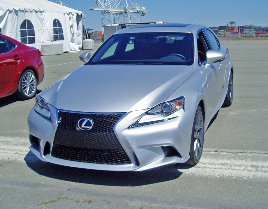 Lexus is II Рестайлинг 250