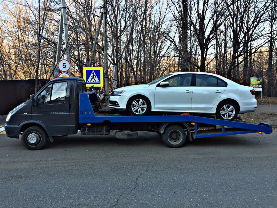 Дорогие авто на эвакуаторе
