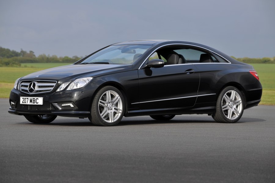Mercedes Benz e 200 2015 черный