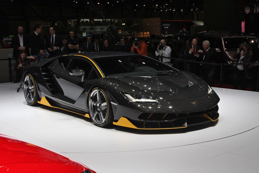 Золотой Lamborghini авентадор