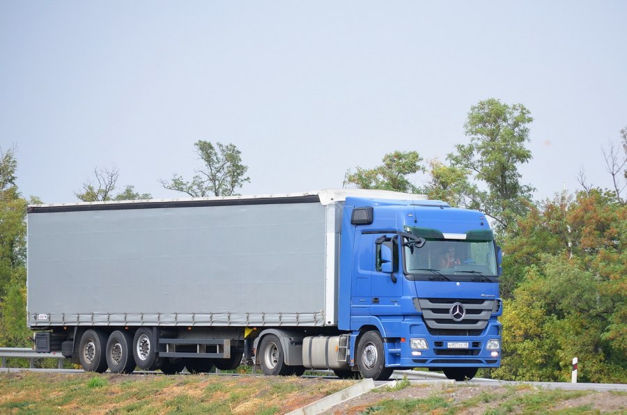 Mercedes Benz Actros 1844 с полуприцепом