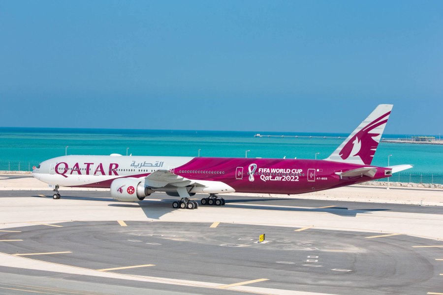 Qatar Airways 777-300er livery