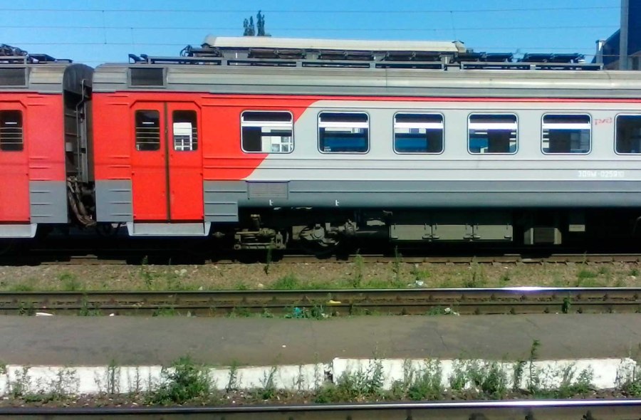 Эд4м электропоезд сбоку в профиль