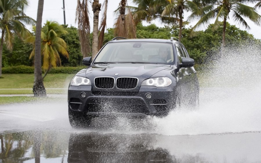 BMW x6m обои на айфон
