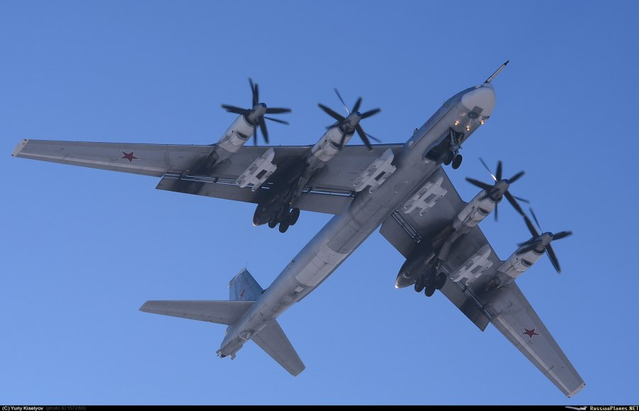 Стратегический бомбардировщик ту-95мс
