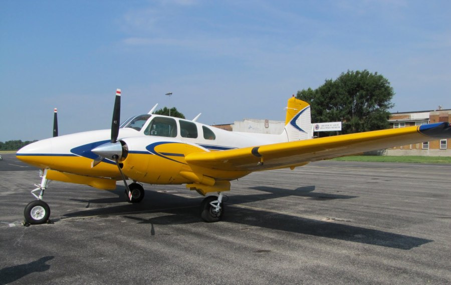 Самолёт Beech model 50 Twin Bonanza