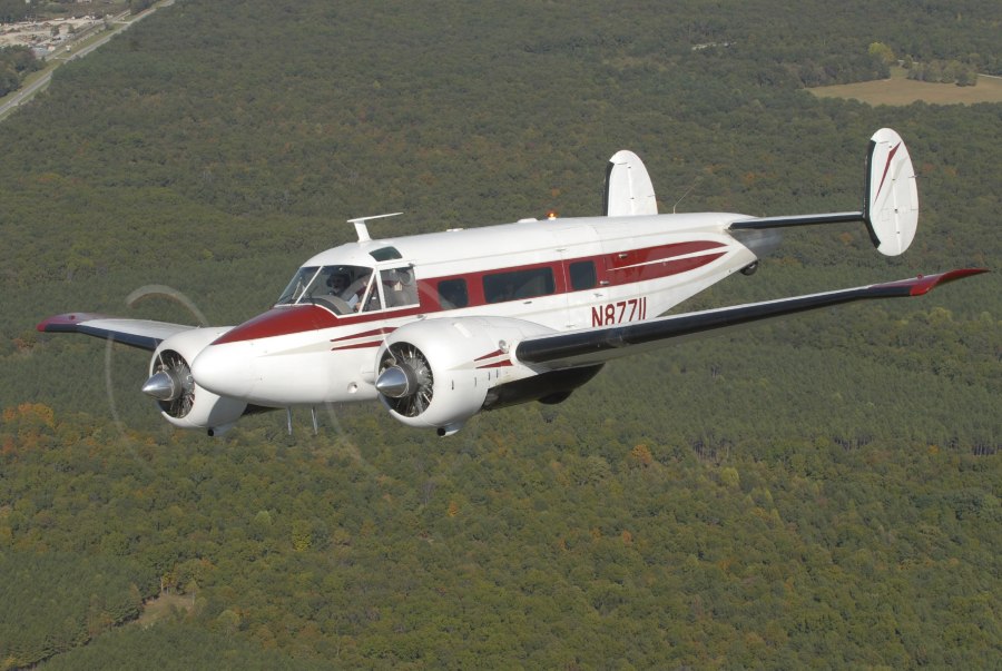 Beechcraft model 18 самолет