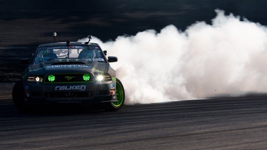 Ford Mustang gt дрифт