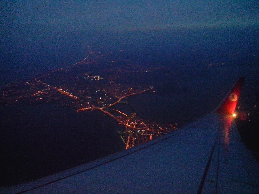 Самолет в аэропорте Хабаровск