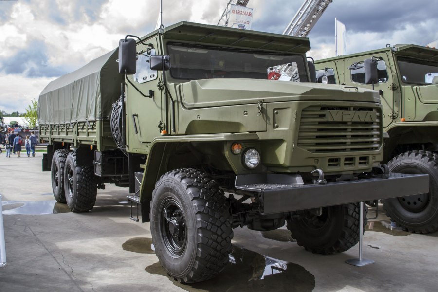 Урал 6х6 военный