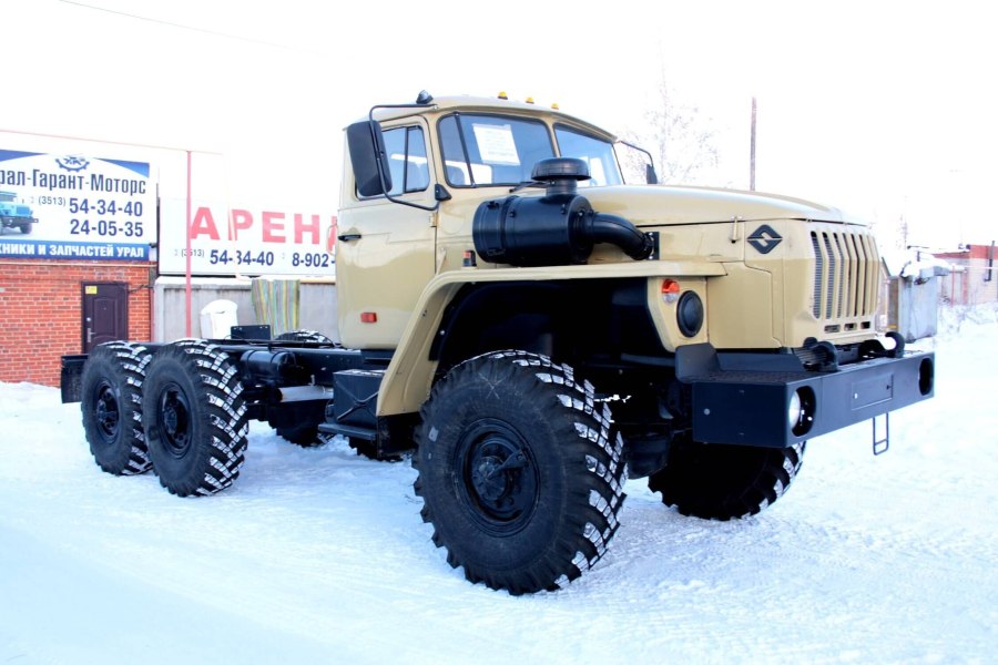 Урал 63708 8х8