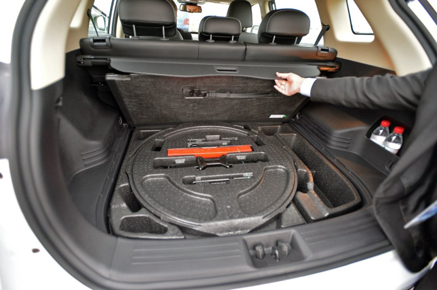 Geely Atlas крышка багажника