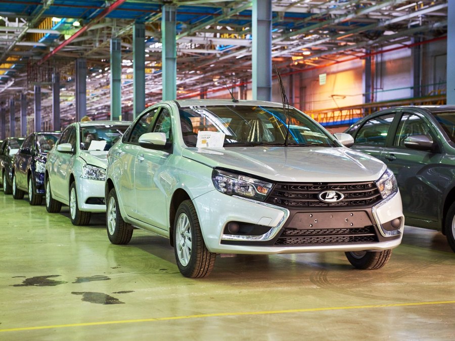 Lada XRAY конвейер