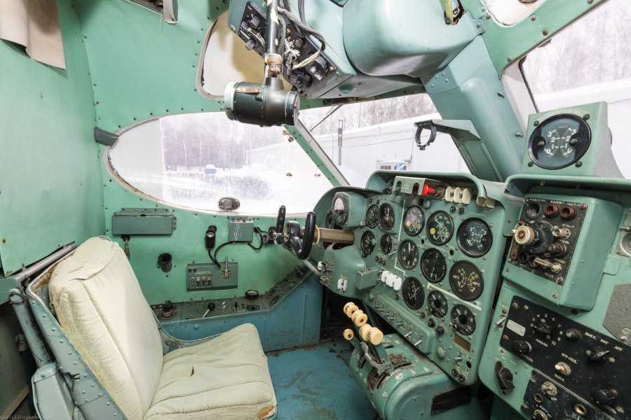 АН-28 кабина пилотов