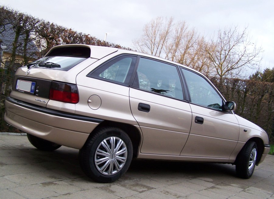 Opel Astra f хэтчбек 1.6