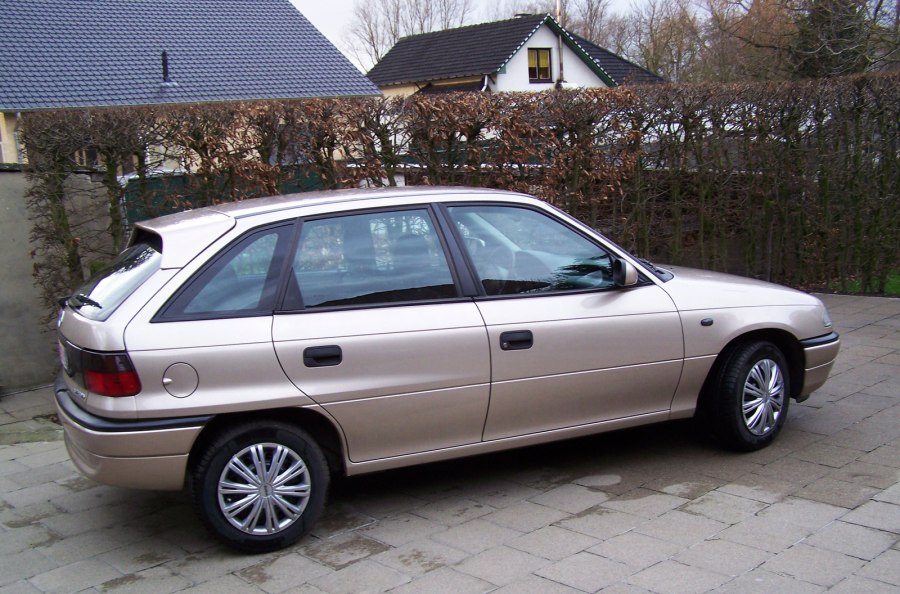 Opel Astra f 1997 хэтчбек