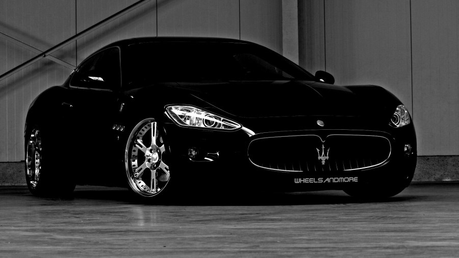 Maserati Levante черный