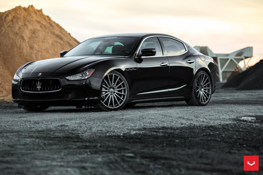 Maserati Ghibli черный