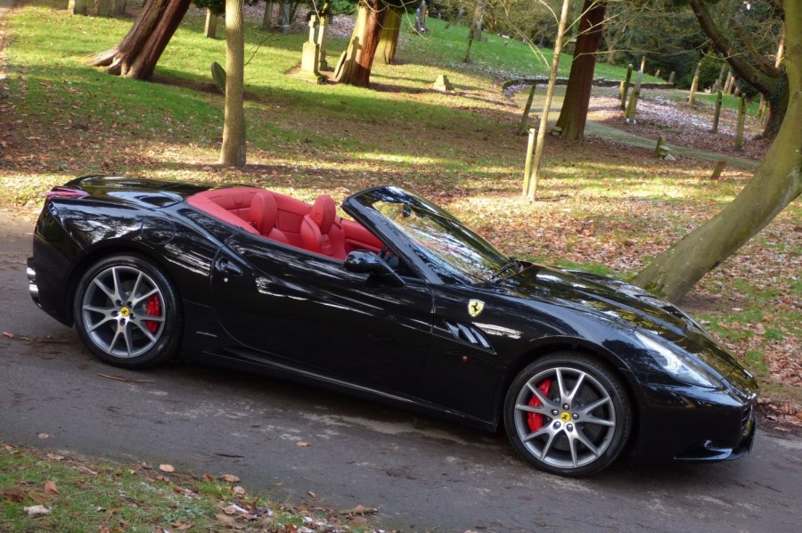 Ferrari California черная