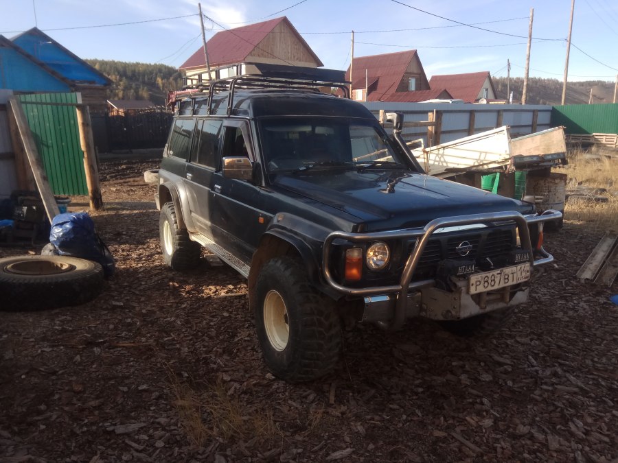 Nissan Safari 1995 обои