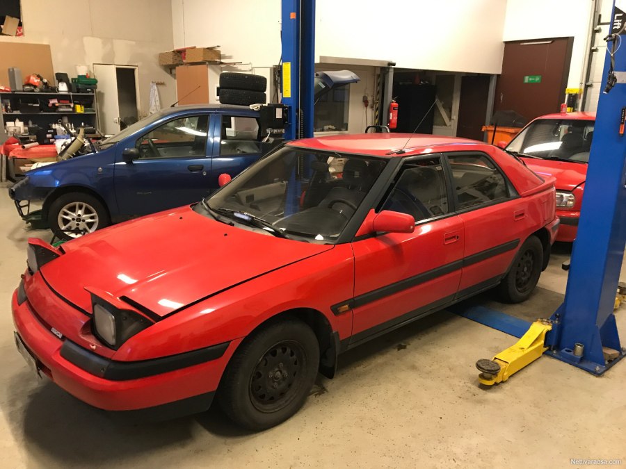Mazda 323f 1990