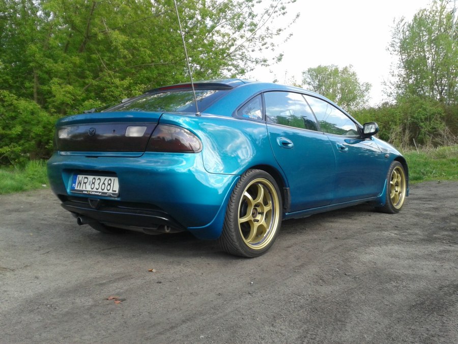 Mazda 323 f ba белая