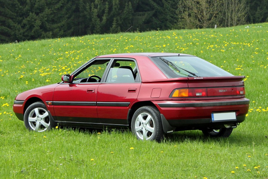 Mazda 323f bg