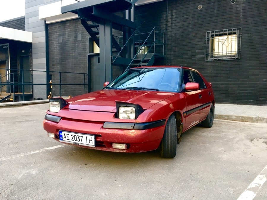 Mazda 323f bg
