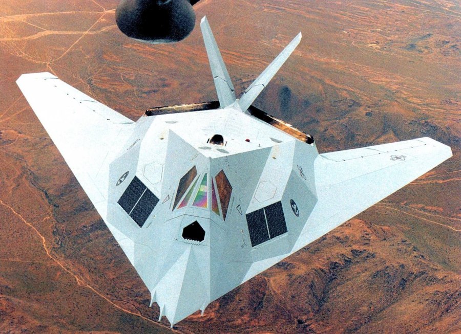 Стелс-бомбардировщик f-117
